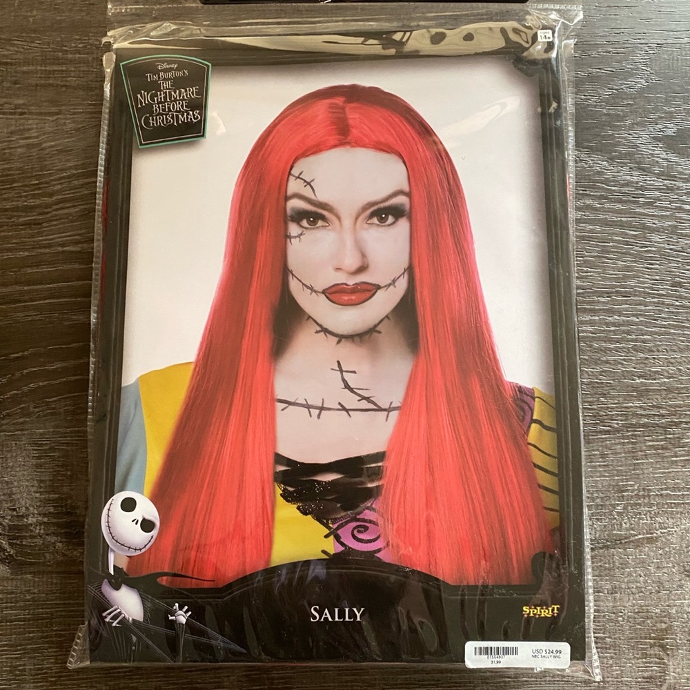 Red Wig (Straight) Only worn 1 time, excellent condition!